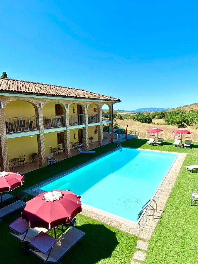Hotel Ristorante Le Querciolaie Dei Ricci フォンテブランダ エクステリア 写真