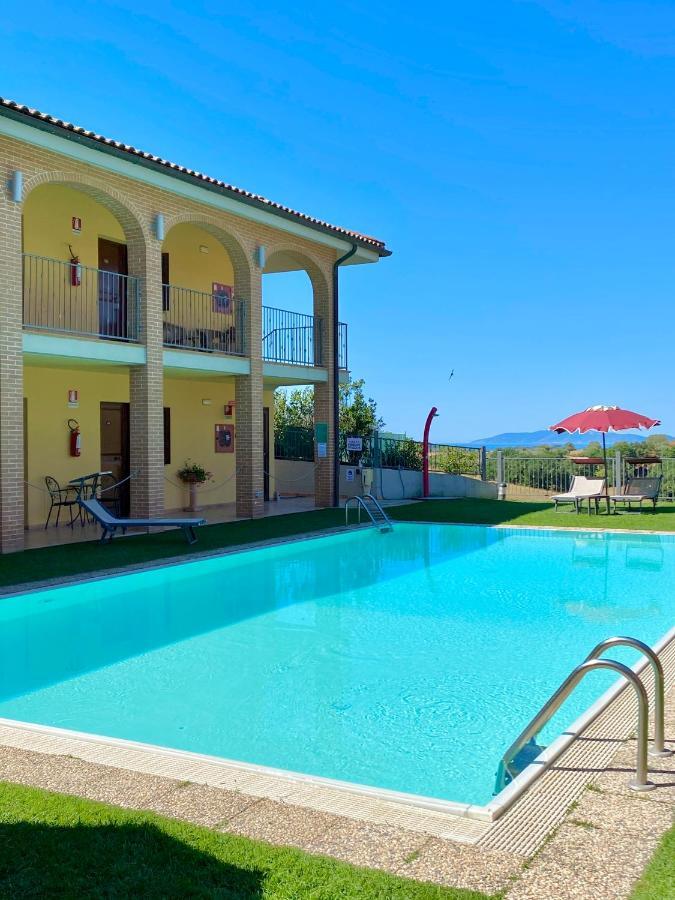 Hotel Ristorante Le Querciolaie Dei Ricci フォンテブランダ エクステリア 写真