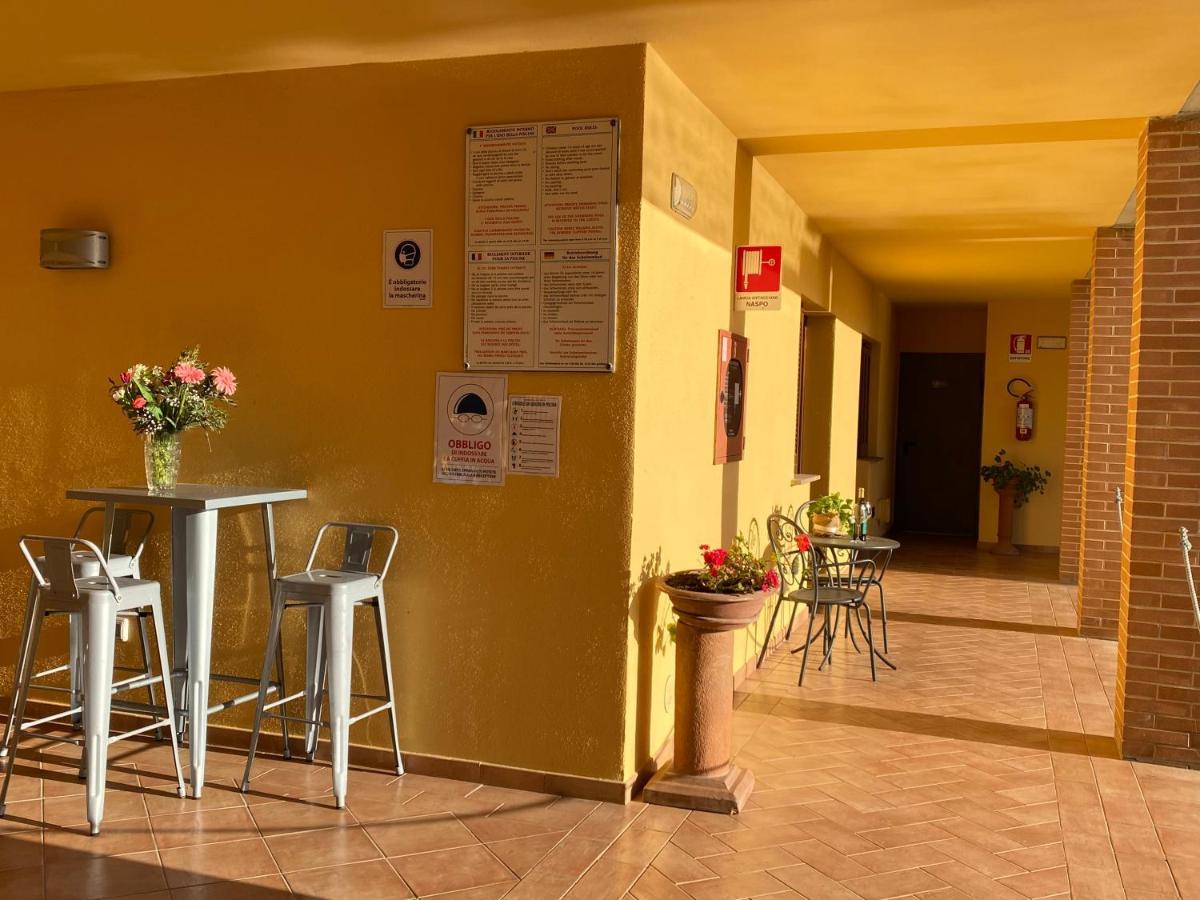 Hotel Ristorante Le Querciolaie Dei Ricci フォンテブランダ エクステリア 写真
