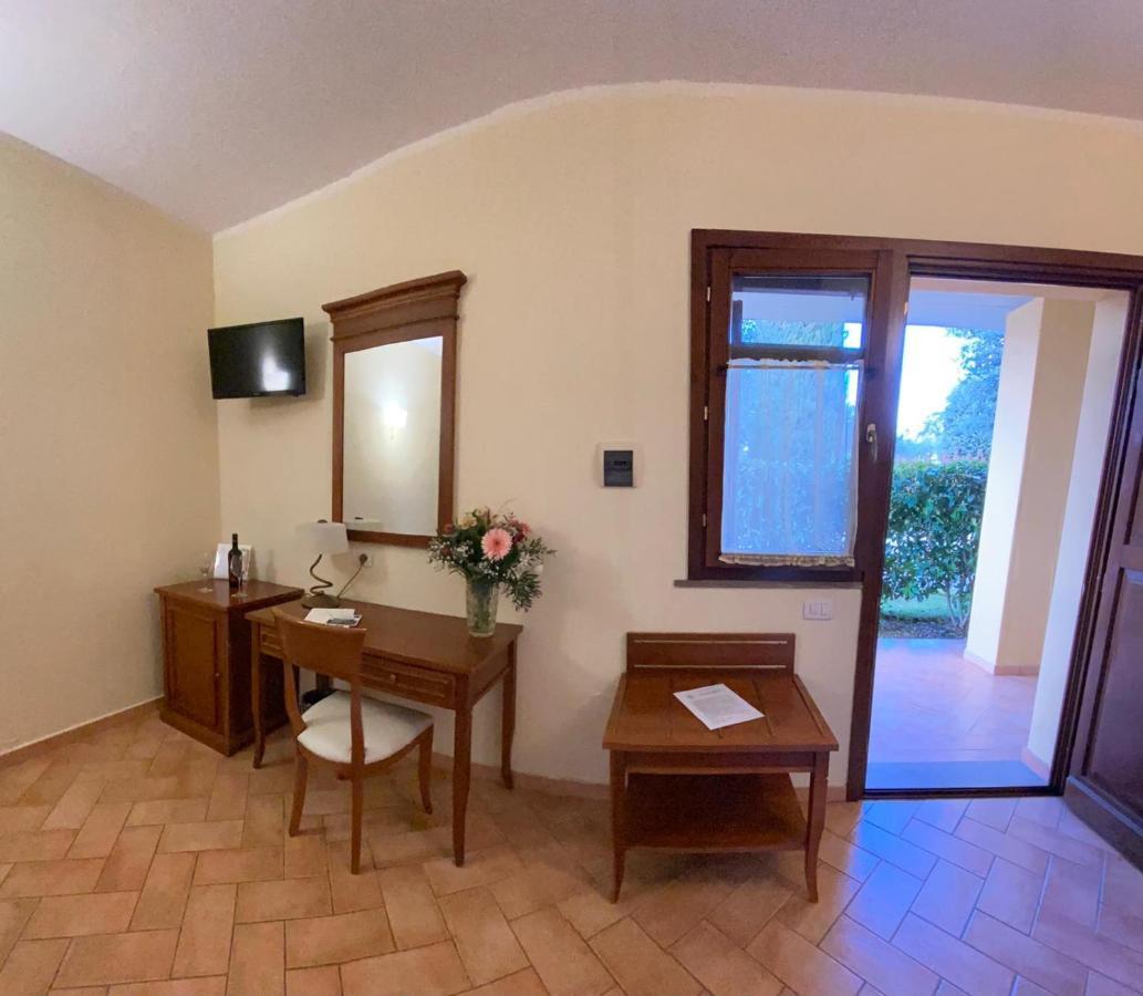 Hotel Ristorante Le Querciolaie Dei Ricci フォンテブランダ エクステリア 写真