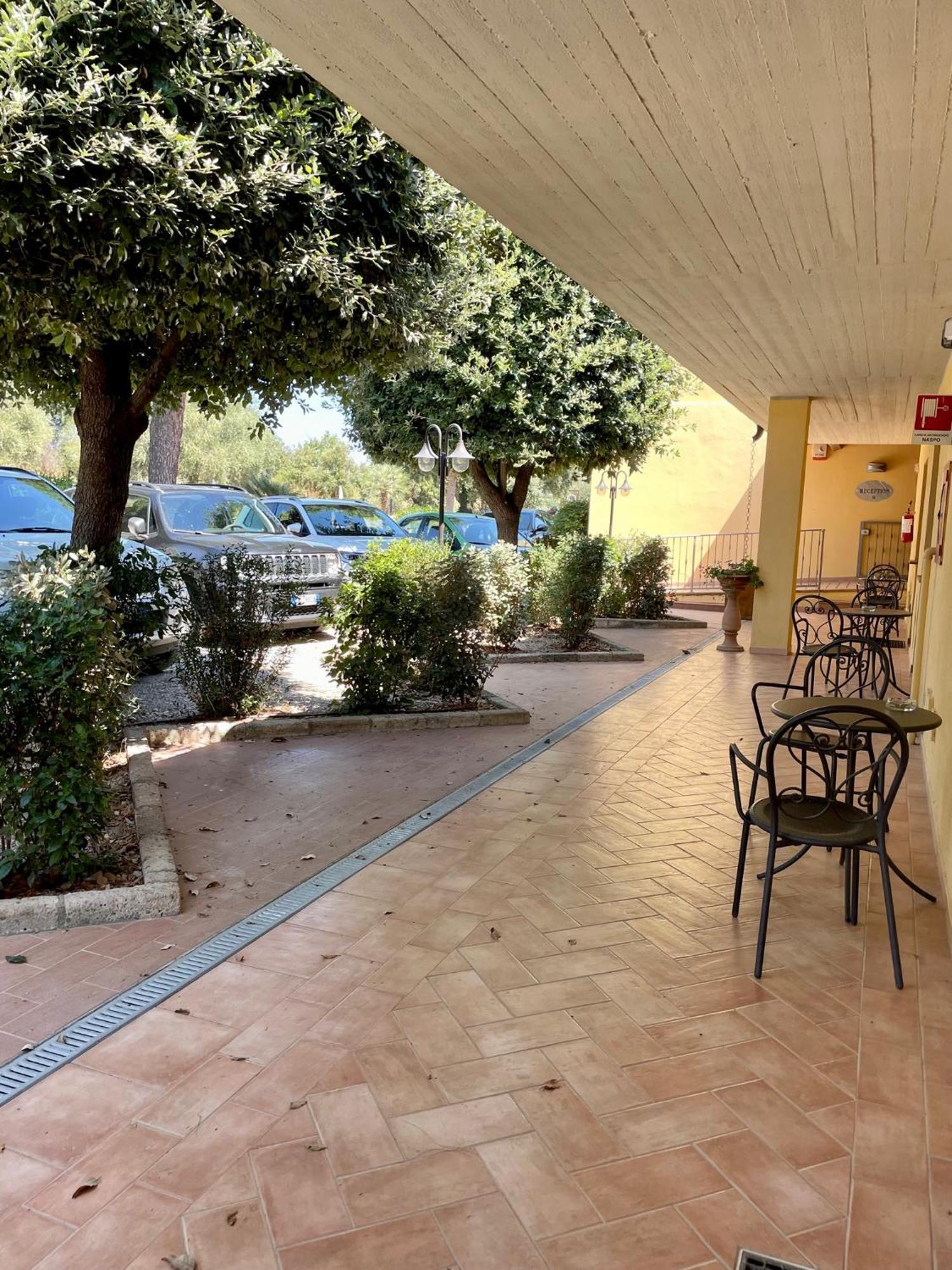 Hotel Ristorante Le Querciolaie Dei Ricci フォンテブランダ エクステリア 写真