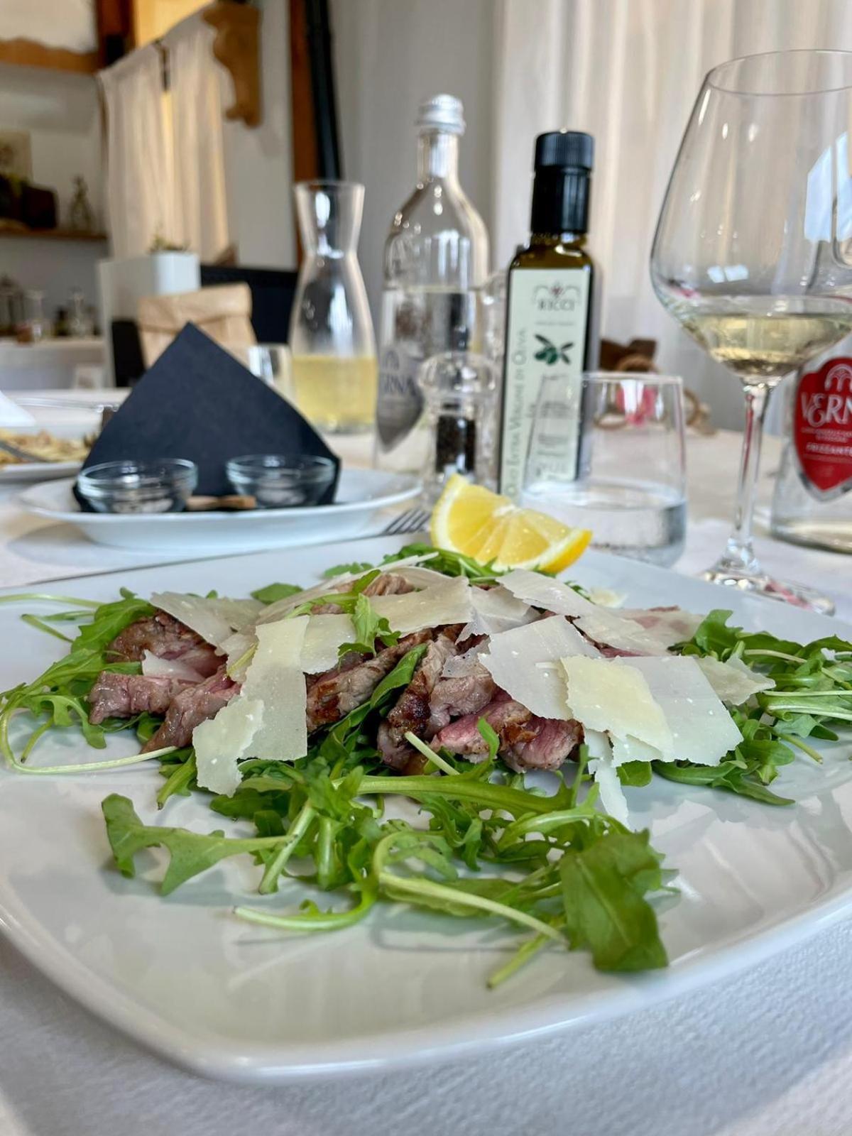 Hotel Ristorante Le Querciolaie Dei Ricci フォンテブランダ エクステリア 写真