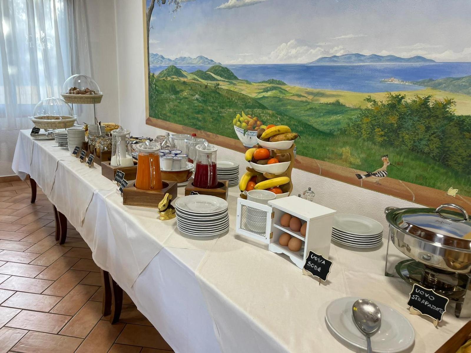 Hotel Ristorante Le Querciolaie Dei Ricci フォンテブランダ エクステリア 写真