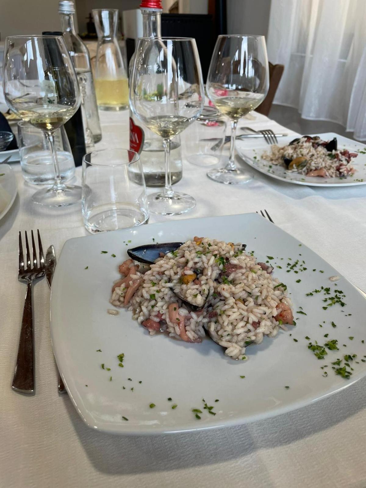 Hotel Ristorante Le Querciolaie Dei Ricci フォンテブランダ エクステリア 写真