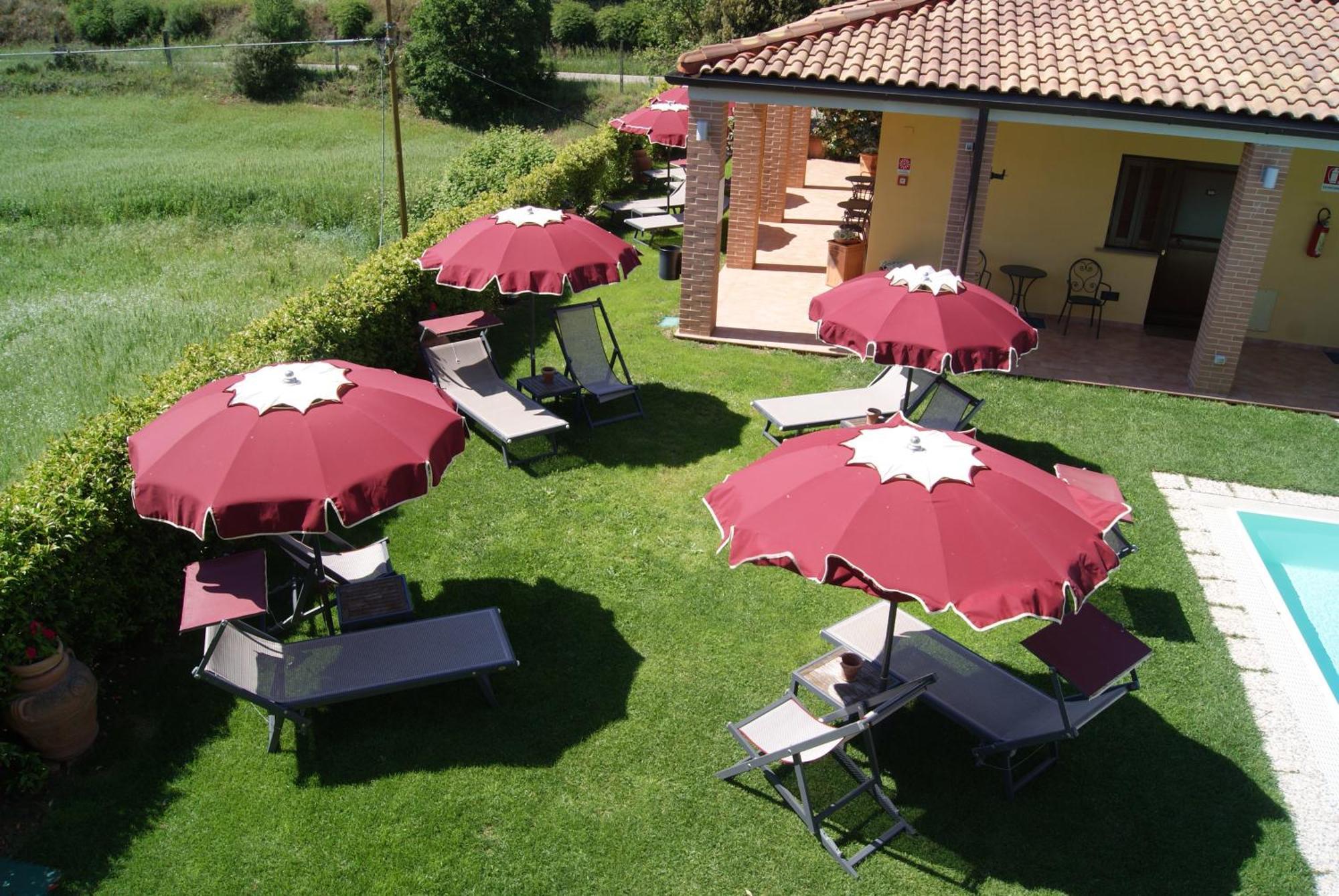 Hotel Ristorante Le Querciolaie Dei Ricci フォンテブランダ エクステリア 写真